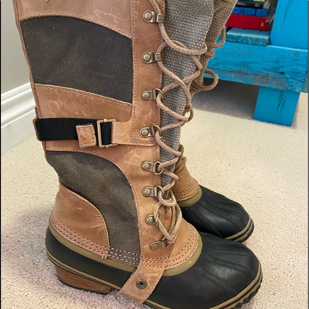 Sorel Conquest Carly boots size 6